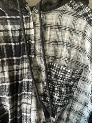 American Eagle Cropped Black White Split Plaid Hooded Shirt Size Large thumbnail 2