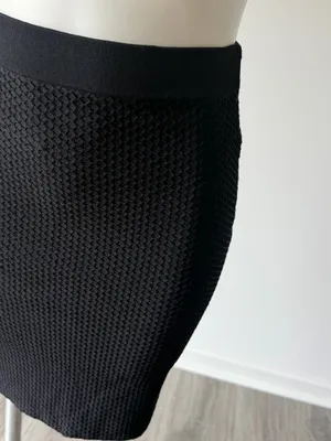 Forever 21 Classic Black Textured Pencil Skirt thumbnail 2