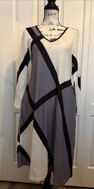 BloomChic Long Sleeve V-Neck Geometric Swing Dress - Gray & White thumbnail 1