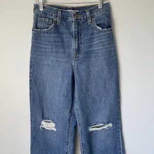 Levi's High Waisted Straight Denim Jeans Distressed Blue Women's Size 25 thumbnail 3
