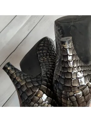 Coach and four shiny snakeskin heels size 8.5 thumbnail 7