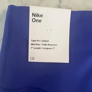 New Nike One Dri Fit Women's Sz XS Tight Fit Mid Rise 7" Length Athletic Shorts thumbnail 7