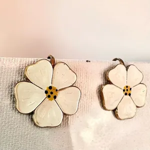 White flower vintage clip on earrings thumbnail 2