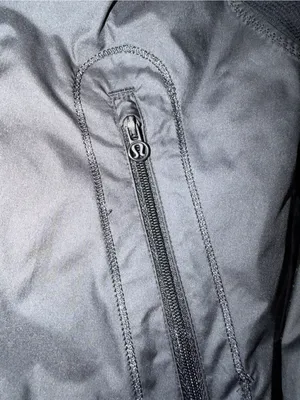 Lululemon Lightweight reversible Bomber Jacket. Women’s 8! Sleek fit. thumbnail 11