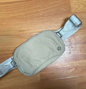 Lululemon Everywhere Crossbody in Trench/White Opal thumbnail 4