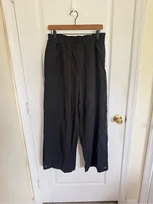 Athleta NEW Trekkie Parachute Pant in Black thumbnail 3