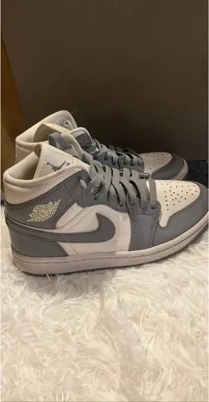 Jordan Women’s 1 thumbnail 2