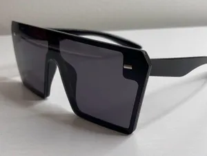 Sunglasses thumbnail 2
