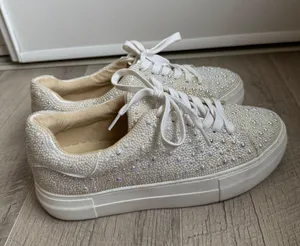 Pearl Sneakers White Size 7 thumbnail 1