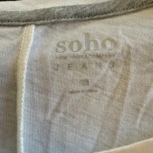 New York & Co Soho NWOT White Tee with Colorful Sequins thumbnail 5
