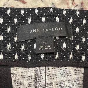 Ann Taylor Bermuda Shorts Womens 10 Black White Geometric Diamond City Shorts thumbnail 2