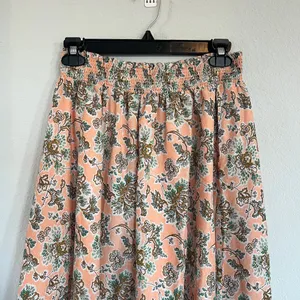Ann Taylor Floral Midi Skirt Size Medium thumbnail 2