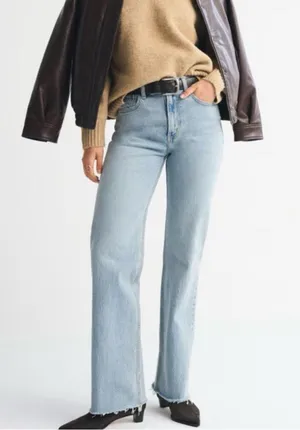 Abercrombie & Fitch Light Blue 90’s relaxed high rise Jeans curvy love 25L / 0 thumbnail 1