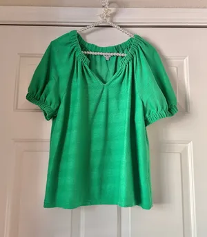 Crown & Ivy Kelly Green Puff Sleeve Top thumbnail 1