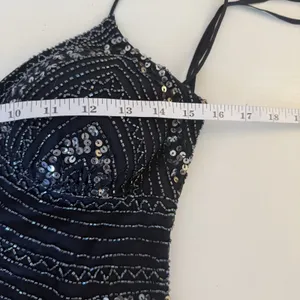 Marina V-Neck Beaded Navy Blue Formal Gown Size 6 Prom Hoco Ball Gala Retail$230 thumbnail 13
