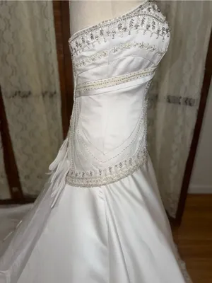 Spectacular Vintage Y2K Dere Kiang Heavily Beaded Wedding Gown thumbnail 5