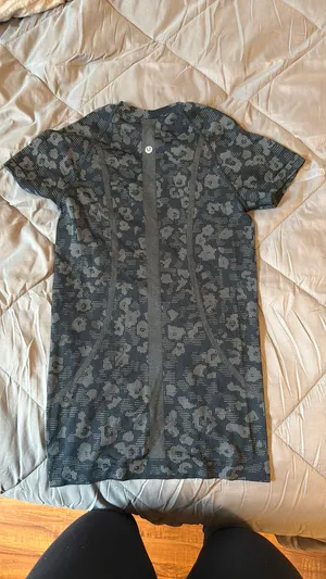 Lululemon Top thumbnail 3