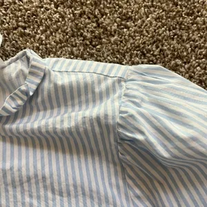 H&M Blouse Long Sleeve Ruffled Collar and Hem Blue Vertical Stripes Zip Small thumbnail 4