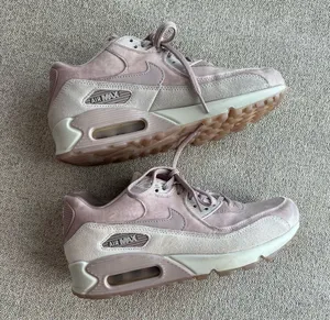 Nike Air Max 90 Rose Pink Velvet Women’s Size 7.5 thumbnail 1