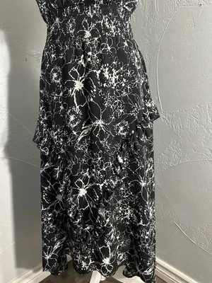 Sleeveless Black & White Floral High-Low Dress thumbnail 7