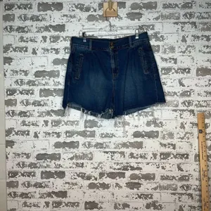 American Eagle | women denim mom shorts raw hem thumbnail 11