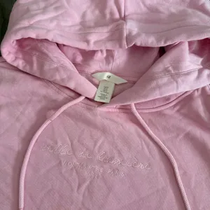 H&M Ville De Lumiere Montmartre Paris 1998 Pink Embroidered Hoodie Size M thumbnail 3