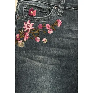Crown & Ivy Petite Skinny Blue Jeans w/Floral‎ Pink Embroidered Design Size 6PR thumbnail 7