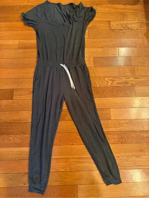 Vuori All Day Jumpsuit Charcoal Heather Gray Short Sleeve Jogger V-Neck Size M thumbnail 2