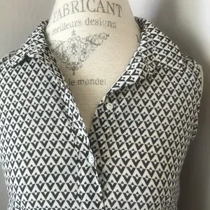 H&M Button Down Geometric Print Blouse Sz 4 thumbnail 2
