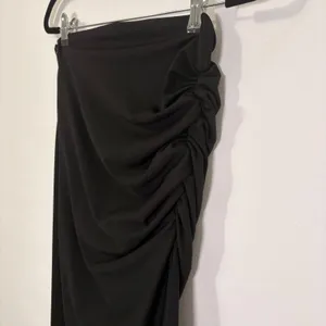 By Anthropologie Black Side Ruched Maxi Skirt Sz M thumbnail 2