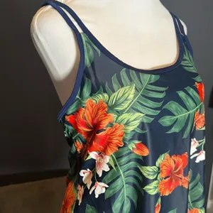 Women’s Navy Floral Tankini Two Piece Swimsuit Boy Short Bottom Size L (US8) NEW thumbnail 2