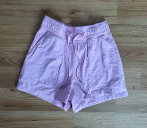 Lululemon vita pink scuba shorts thumbnail 1