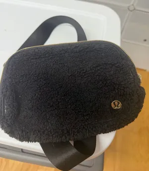 Lululemon Black Sherpa Belt Bag thumbnail 1