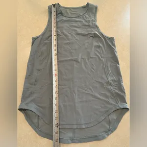 Lululemon Women's Gray Sleeveless Top with mess on back size 6 thumbnail 5