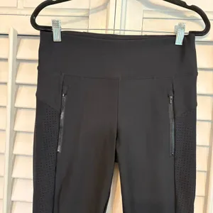Athleta Stellar Perforated Crop Pant/Leggings Size Small‎ thumbnail 3