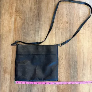 The Sak Black Messenger Bag 100% leather zipper and magnetic closure thumbnail 8