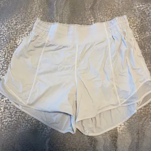 Lululemon Hottie Hot Shorts 2.5" high rise thumbnail 1