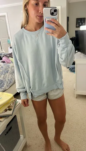 Blue sweatshirt Size L thumbnail 1
