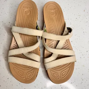 Crocs A-Leigh Mini‎ Cream Strappy Cork Wedge Sandals Size 10 Tan Slide thumbnail 3