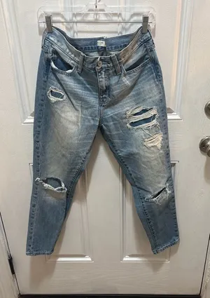 Abercrombie & Fitch Distressed High Rise Mom Jeans Size 4 / 27W thumbnail 1