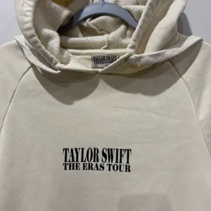 Taylor Swift The Eras Tour Size Medium Hoodie Cream‎ thumbnail 2
