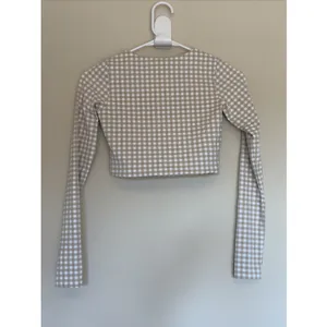 Astoria Activewear Beige Tan Gingham Check Long Sleeve Workout Gym Crop Top S thumbnail 7