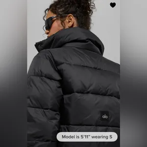 ALO Yoga NWT Gold Rush Puffer Jacket Full Zip, zipper pocket, very warm Black S thumbnail 2