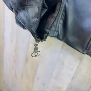 Vintage Rocawear XL Black Buttery Soft Faux Leather W/ROC Zipper Pulls & pockets thumbnail 11