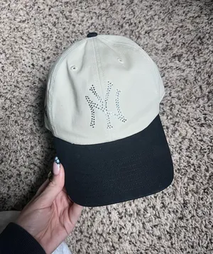 Hat Urban Outfitters thumbnail 1