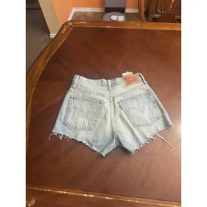 Levi’s 501 Women’s Cut Off Denim Shorts Size W26 Ripped Distressed thumbnail 6