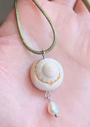 Handmade natural shell & freshwater pearl necklace🐚🪼 thumbnail 3