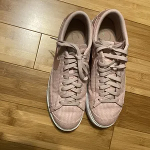 Nike Blazer Low Platform ESS Pink Oxford Summit/Rose Whisper Women’s Size 10 thumbnail 3