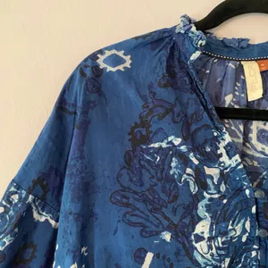 Pilcro Anthropologie Blue Floral Boho Button Down Blouse Cotton Women's size XS thumbnail 4