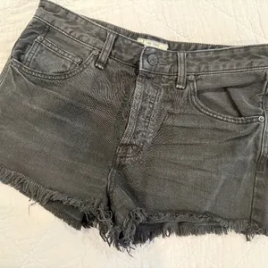 FREE PEOPLE High Rise Black Denim Jean Short Shorts 27 Raw Edge Frayed Cutoff thumbnail 2